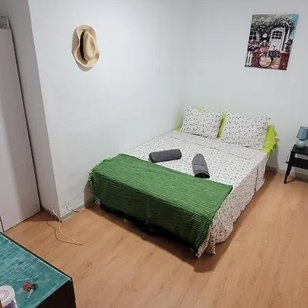 With Private Bathroom Con Bano Δωμάτια σε οικογενειακή κατοικία